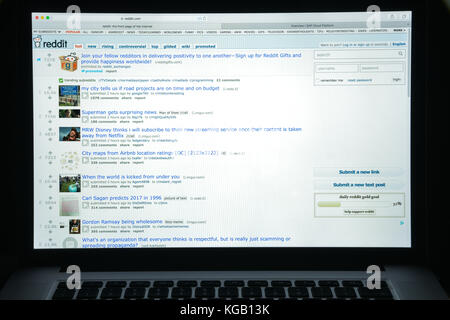 Milan, Italie - 10 août 2017 : Reddit accueil du site. C'est un American social news, d'agrégation de contenu web, de cotation et de discussion site web. Reddit Banque D'Images