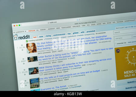 Milan, Italie - 10 août 2017 : Reddit accueil du site. C'est un American social news, d'agrégation de contenu web, de cotation et de discussion site web. Reddit Banque D'Images
