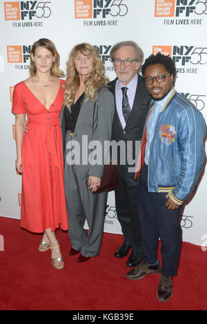 55th New York film Festival - première 'Spielberg' à Alice Tully Hall - Red Carpet Arrivals featuring : Destry Allyn Spielberg, Kate Capshaw, Steven Spielberg, Theo Spielberg où : New York, New York, États-Unis quand : 06 Oct 2017 crédit : Ivan Nikolov/WENN.com Banque D'Images