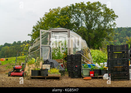 Hoop maison sur petite ferme familiale. Banque D'Images