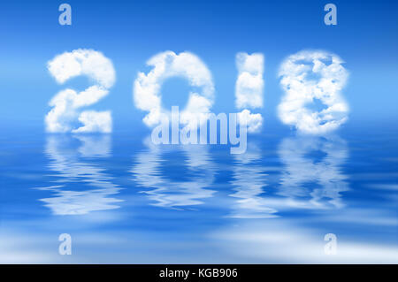 2018 écrit avec les nuages, la réflexion de l'eau Banque D'Images