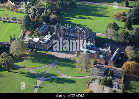 Vue aérienne de Capesthorne Hall Country House salle de mariage près de Macclesfield, Cheshire, Royaume-Uni Banque D'Images