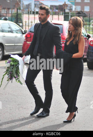 The Funeral of Coronation Street Actress Liz Dawn featuring : Sylvain Longchambon, Samia Ghadie où : Manchester, Royaume-Uni quand : 06 Oct 2017 crédit : WENN.com Banque D'Images