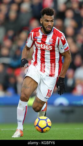 MAXIM CHOUPO-MOTING STOKE CITY FC PREMIER LEAGUE, STOKE CITY FC V LEICESTER CITY FC BRITANNIA STADIUM, STOKE, ANGLETERRE 04 NOVEMBRE 2017 GBB4971 À USAGE STRICTEMENT ÉDITORIAL SEULEMENT. Si Le Joueur Ou Les Joueurs Représentés Dans Cette Image Jouent Ou Jouent Pour Un Club Anglais Ou L'Équipe Nationale D'Angleterre. Ensuite, Cette Image Ne Peut Être Utilisée Qu'À Des Fins Éditoriales. Aucune Utilisation Commerciale. Les utilisations Suivantes Sont Également restreintes MÊME DANS UN CONTEXTE ÉDITORIAL : utilisation en association avec ou en partie avec tout service audio, vidéo, données, listes de structures, logos de clubs/ligues, Paris, Jeux ou tout service en direct. Banque D'Images