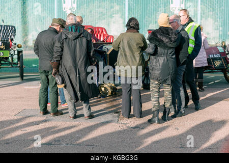 Brighton, Royaume-Uni. 5 novembre 2017. London to Brighton Veteran car Run 2017 montrant UNE VOITURE MERCEDES AVEC UN ÉCLAIRAGE AVANT BRISÉ à Brighton crédit : stuart Price/Alamy Live News Banque D'Images