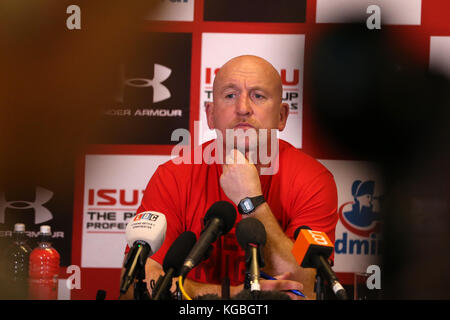 Cardiff, Wales, UK. 6 novembre, 2017. Pays de Galles rugby l'entraîneur adjoint, shaun Edwards parle aux médias au cours de la galles rugby conférence de presse à l'Hotel Balzac hotel à hensol, près de Cardiff au Pays de Galles du sud , le lundi 6 novembre 2017. L'équipe se préparent pour leur ouverture automne série internationale test match contre l'Australie ce week-end. pic par Andrew verger/Alamy live news Banque D'Images