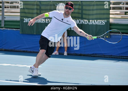 Delray Beach, FL, USA. 5Th Nov, 2017. David Cook en action ici joue au 2017 Chris Evert /Raymond James Pro-Celebrity Tennis Classic à l'Delray Beach tennis center à Delray Beach, en Floride. Crédit : Andrew Patron/ZUMA/Alamy Fil Live News Banque D'Images