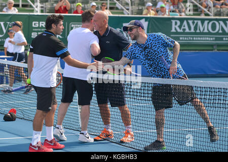 Delray Beach, FL, USA. 5Th Nov, 2017. David Cook en action ici joue au 2017 Chris Evert /Raymond James Pro-Celebrity Tennis Classic à l'Delray Beach tennis center à Delray Beach, en Floride. Crédit : Andrew Patron/ZUMA/Alamy Fil Live News Banque D'Images