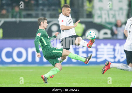 Francfort, Deutschland. 03 Nov, 2017. Fin BARTELS (Li., HB) contre Simon FALETTE (F), Aktion, duels, Fussball 1. Bundesliga, 11. Spieltag, Eintracht Frankfurt (F) - SV Werder Brême (HB) 2:1, AM 03.11.2017 à Francfort/ Allemagne. |utilisation dans le monde entier crédit : dpa/Alamy Live News Banque D'Images