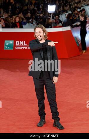 ROME, ITALIE - 04 novembre : Silvio Muccino promenades un tapis rouge pour 'La Place' au cours du 12e Festival du Film de Rome à l'Auditorium Parco della Musica, le 4 novembre 2017 à Rome, Italie. Banque D'Images