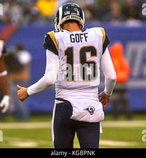 East Rutherford, New Jersey, USA. 6Th Nov 2017. Béliers quarterback Jared Goff (16) au cours de l'action entre la NFL Los Angeles Rams et les Giants de New York au Stade MetLife à East Rutherford, New Jersey. Duncan Williams/CSM/Alamy Live News Banque D'Images