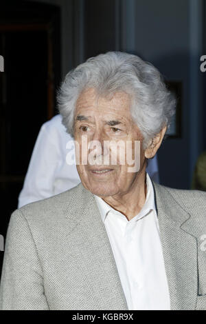 Paris, France. 6Th nov 2017. Philippe gildas s'occupe le prix Goncourt à l'drouan restaurant le 6 novembre 2017 à Paris, France. Credit : bernard menigault/Alamy live news Banque D'Images