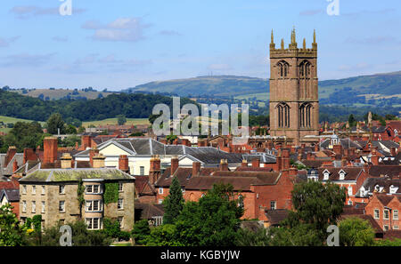 L'église Saint-Laurent surplombe la ville de Ludlow, Ludlow, Shropshire, Angleterre, Europe Banque D'Images