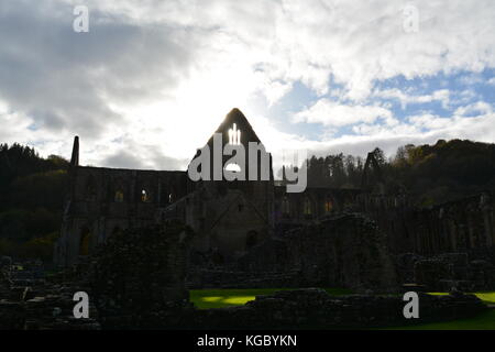 Abbaye de tintern monmouthshire uk Wales re monastères dissolution détail architectural de ruines antiques Banque D'Images