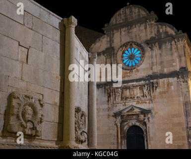 Grande Fontaine d'Onofrio et l'église du Saint Sauveur sur le stradun, Dubrovnik, Croatie, Europe Banque D'Images