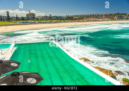 Bains maison Bondi à l'emblématique Icebergs de Bondi Swimming Club est situé sur l'extrémité sud de la plage de Bondi à Sydney, NSW, Australie Banque D'Images