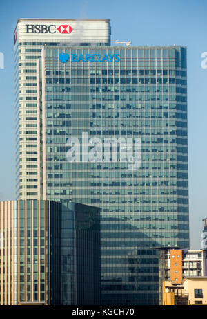 Vue de la tour HSBC, le siège social du Groupe HSBC et un Churchill Place, siège de la Barclays à Canary Wharf, dans les Docklands de Londres Banque D'Images