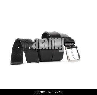 Ceinture homme en cuir noir isolé sur fond blanc. Banque D'Images