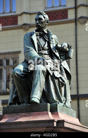 La statue d'Alexandre Fredro est situé sur le côté sud de la place du marché, Rynek Wroclaw, Pologne, Europe Banque D'Images