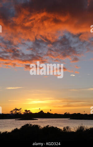 Superbe coucher de soleil sur Malibu Lagoon state beach, Malibu en Californie Banque D'Images