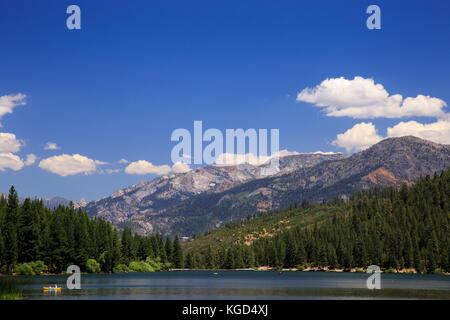 Après-midi paisible au lac Hume, sequoia national forest Banque D'Images