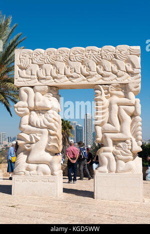 La Terre Sainte Israël Tel Aviv Jaffa Parc Abrasher monticule tel Yafo Gan ha-transition Jardin jardins porte de sculpture statue ou de la foi par Daniel Kafri Banque D'Images