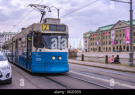 La ligne de tramway nr. 2 sur Södra Hamngatan à Gothenburg, Sweden, comté de la Suède. Banque D'Images