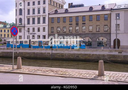 La ligne de tramway nr. 1 sur Södra Hamngatan à Gothenburg, Sweden, comté de la Suède. Banque D'Images