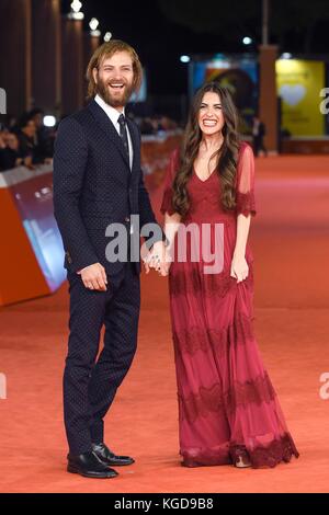 Italie, Rome, 04 novembre 2017 : festival du film de Rome 2017, Alessandro borghi au tapis rouge du film italien "la place". Dans l'image avec son Banque D'Images