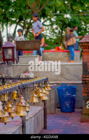 Pokhara, Népal, 10 octobre 2017 : cloches de barahi taal mandir, Lakeside Pokhara, Népal Banque D'Images