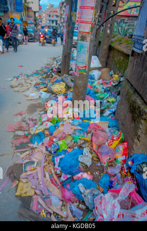 Thamel, Katmandou Népal - Octobre 02, 2017 : close up d'ordures dans les rues de Thamel. thamel est un quartier commercial à Katmandou, capitale du Népal. L'un de l'attraction touristique populaire à Katmandou Banque D'Images