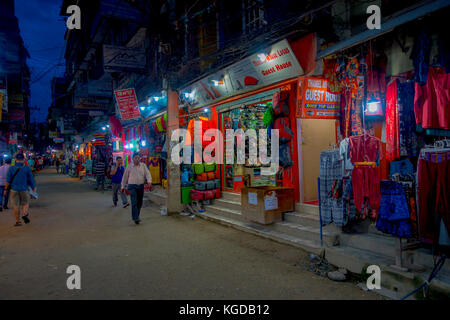 Thamel, Katmandou Népal - Octobre 02, 2017 : vue de la nuit de rues de Thamel. thamel est un quartier commercial à Katmandou, capitale du Népal. L'un de l'attraction touristique populaire à Katmandou Banque D'Images