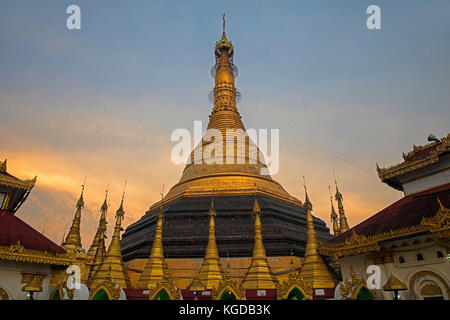 La pagode kyaik de fil / kyaikthanian kyaikthanlan / paya temple et monastère à mawlamyine / mawlamyaing, l'État môn, myanmar / Birmanie Banque D'Images