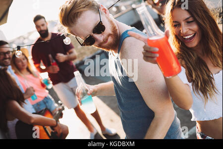 Heureux couple having fun in time at party Banque D'Images