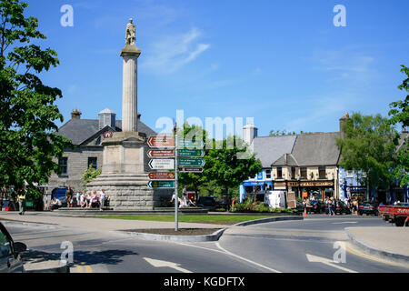 Monument historique dans le centre-ville de Westport - Glendenning Monument de St Patrick in the Square, alias l'Octagon, Westport, comté de Mayo, Irlande Banque D'Images