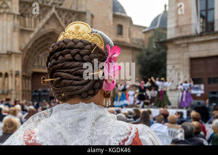 Danseuse, Fallas Balls Al Carrer, Plaza de la Virgen, Valencia, Espagne Banque D'Images