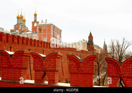 Moscou, Russie - le 8 avril 2015 : une vue sur le kremlin-complexe fortifié au cœur de Moscou. Il sert de résidence officielle du président de Banque D'Images