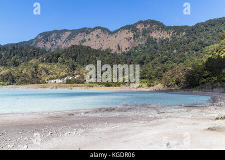 Le lac du soufre, ou talaga bodas, le volcan galunggung en garut près de Bandung en Indonésie de l'île de Java Banque D'Images