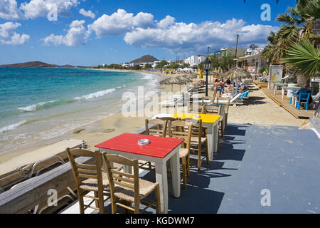 Gastronomie à la plage d'Agia Anna, l'ouest de l'île de Naxos, Cyclades, Mer Égée, Grèce Banque D'Images