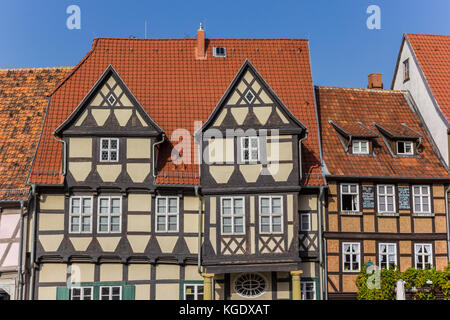 Façades de maisons à colombages dans la ville historique de Quedlinburg, Allemagne Banque D'Images