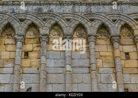 Les ruines du château d'Acre Priory datent de 1090 et abritent l'ordre cluniaque des moines à Norfolk, Angleterre, Royaume-Uni. Banque D'Images