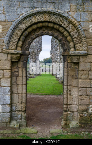 Les ruines du château d'Acre Priory datent de 1090 et abritent l'ordre cluniaque des moines à Norfolk, Angleterre, Royaume-Uni. Banque D'Images