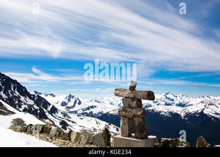 Les Inuit Inukshuk statue en pierre, Whistler Mountain Resort, Colombie-Britannique, Canada Banque D'Images