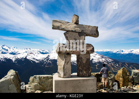 Les Inuit Inukshuk statue en pierre, Whistler Mountain Resort, Colombie-Britannique, Canada Banque D'Images