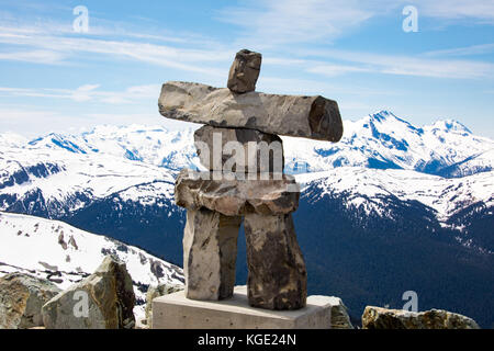 Les Inuit Inukshuk statue en pierre, Whistler Mountain Resort, Colombie-Britannique, Canada Banque D'Images