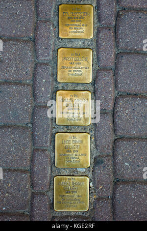 Presov, Slovaquie. 09 août 2015 plaques en bronze. près de la chaussée des maisons de gens qui était deportet aux camps nazis. à la mémoire de ce peuple ce pl Banque D'Images