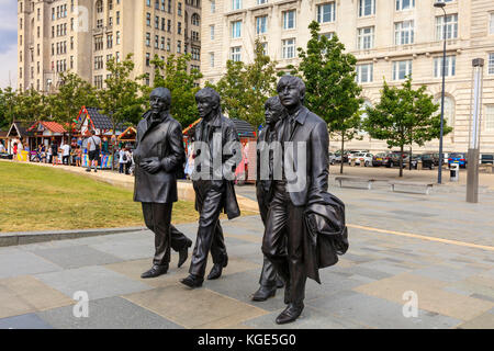 Statue de bronze les quatre Beatles Liverpool Liverpool est sur front de mer par le sculpteur andrew Edwards. Banque D'Images