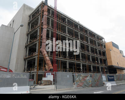 Un bâtiment à ossature d'acier pendant la construction d'extension dans la région de Washington DC, United States (partie de la Cour supérieure de D.C.). Banque D'Images