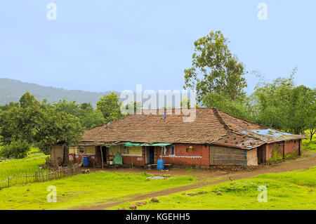 Maison de village traditionnelle indienne dans la région de konkan près de varandhaghat, Pune, Maharashtra Banque D'Images