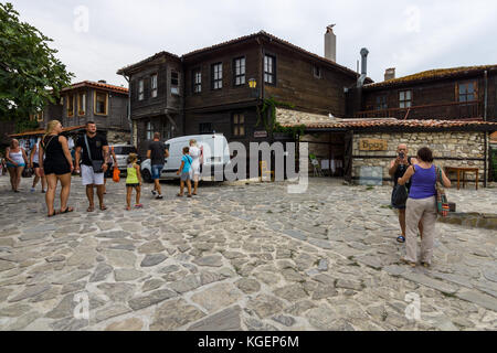 Nessebar, Bulgarie - le 21 août 2017 : maisons typiques et les rues dans le patrimoine mondial de l'Unesco ville de Nesebar. la Bulgarie. Banque D'Images